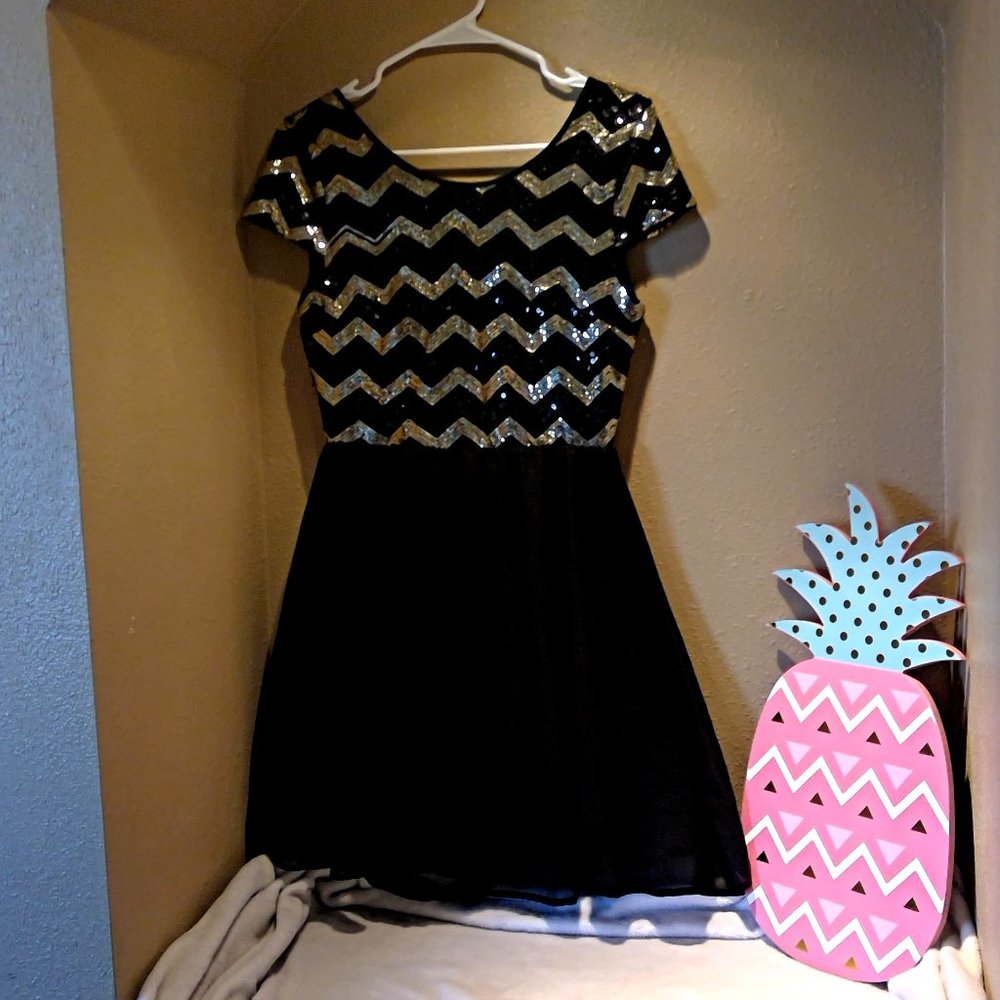 black and gold homecoming dress